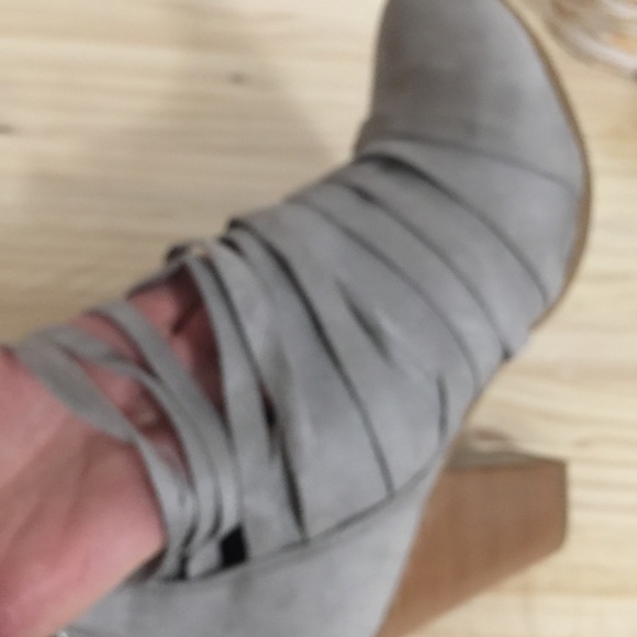 TC silver grey strappy booties - Picture 5 of 9